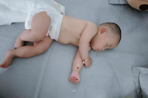 大理没满月的宝宝